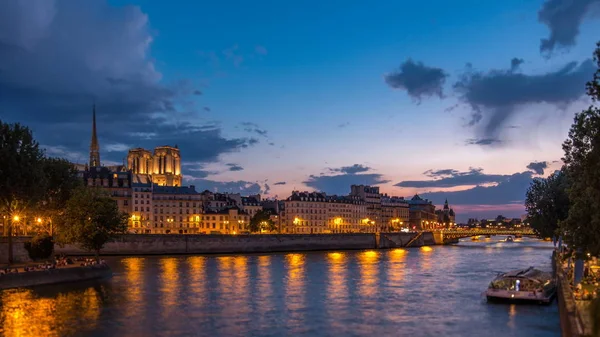 Personas Barcos Día Noche Timelapse Transición Con Notre Dame Paris — Foto de Stock