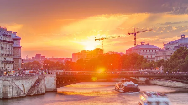 Personas Barcos Timelapse Pont Arcole Puente Atardecer París Francia Europa —  Fotos de Stock