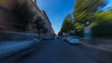 Tipik Ortaçağ dar sokak içinde güzel kasaba Albano Laziale timelapse hyperlapse, İtalya