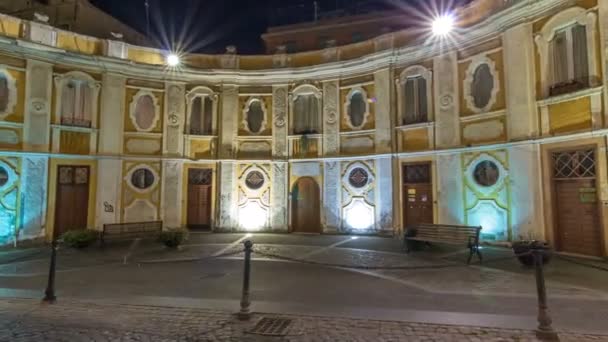 Típica calle estrecha medieval en la hermosa ciudad de Albano Laziale noche timelapse hiperlapso, Italia — Vídeos de Stock