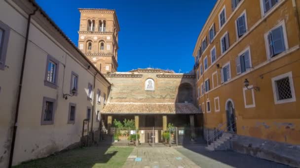 Sint Maria van Rotonda kerk in de mooie stad van Albano Laziale timelapse hyperlapse, Italië — Stockvideo