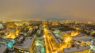 Kharkiv şehir gece timelapse kış, yukarıda. Ukrayna.