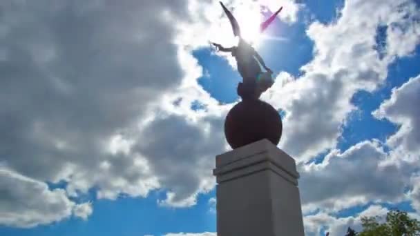 Timelapse μνημείο της ανεξαρτησίας. Χάρκοβο, Ουκρανία — Αρχείο Βίντεο