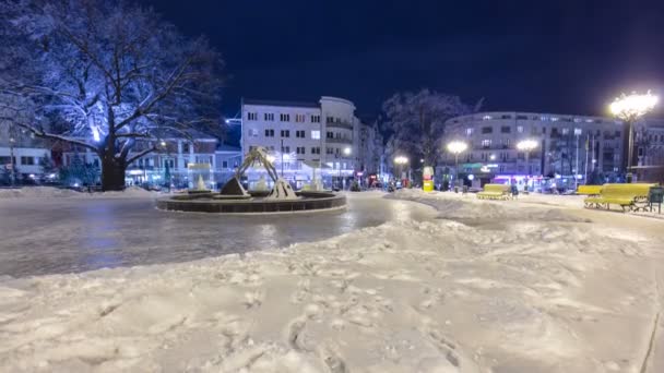 Памятник любителям зимнего времени в Харькове, Украина — стоковое видео