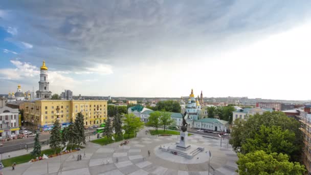 ハリコフ市中心部の憲法広場タイムラプスの航空写真. — ストック動画