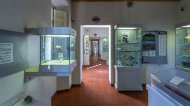 Museo Di Villa Ferrajoli güzel kasaba Albano Laziale timelapse hyperlapse, İtalya içinde. Birçok sergiler ile içinde tarihi Müzesi