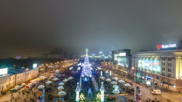 Árbol de Navidad timelapse antes de fuegos artificiales, Kharkov, Ucrania . — Vídeos de Stock