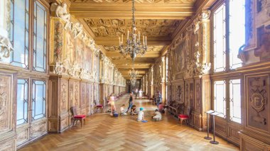 Fontainbleau, Fransa - Haziran 2018 yaklaşık: İç ve ev, Fransız krallar ve İmparator Napolyon Fontainebleau, Fransa Chateau de Fontainebleau timelapse hyperlapse mimari detaylar