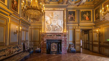 Fontainbleau, Fransa - Haziran 2018 yaklaşık: İç ve ev, Fransız krallar ve İmparator Napolyon Fontainebleau, Fransa Chateau de Fontainebleau timelapse hyperlapse mimari detaylar