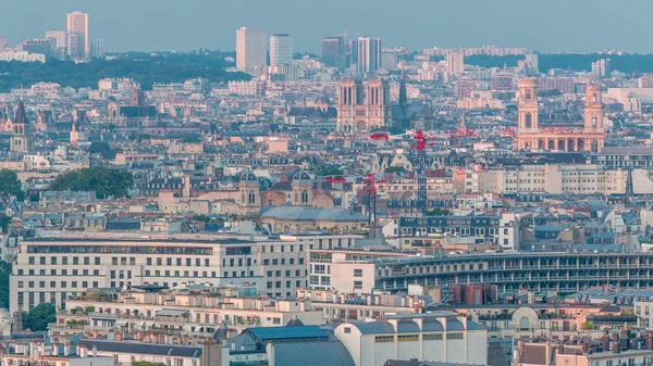 ภาพพาโนรามาทางอากาศเหน านบนหล งคาในกร งปาร มมองตอนเย Notre Dame Paris และ Saint — ภาพถ่ายสต็อก