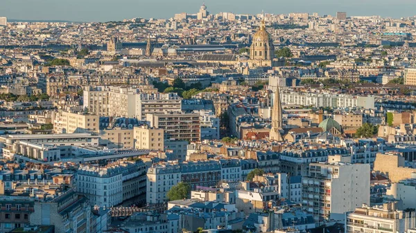 Paris Teki Evlerin Çatılarının Üstündeki Hava Manzarası Akşamüstü Görüşü Ile — Stok fotoğraf