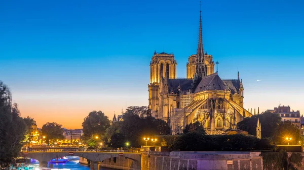 Hátsó Kilátás Megvilágított Notre Dame Paris Katedrális Nap Éjszaka Átmenet — Stock Fotó