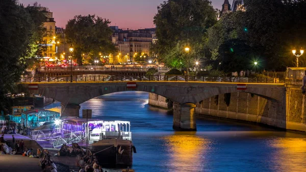 Река Сена Мост Рядом Собором Парижской Богоматери День Днем Переходят — стоковое фото