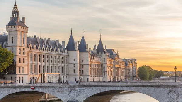 Dramatischer Sonnenuntergang Über Der Seine Und Conciergerie Zeitraffer Paris Frankreich — Stockfoto