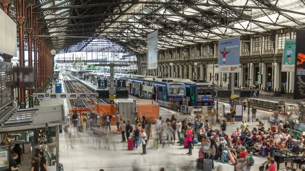 Paris Frankreich Juni 2018 Bahnhof Mit Zügen Und Eiligen Menschen — Stockfoto