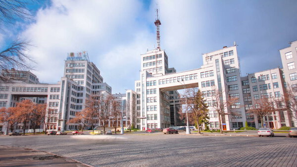 Государственное промышленное здание (Дворец промышленности) или гиперлапс Госпрома, построенный в строительном искусстве в 1926 году. Харьков, Украина
.