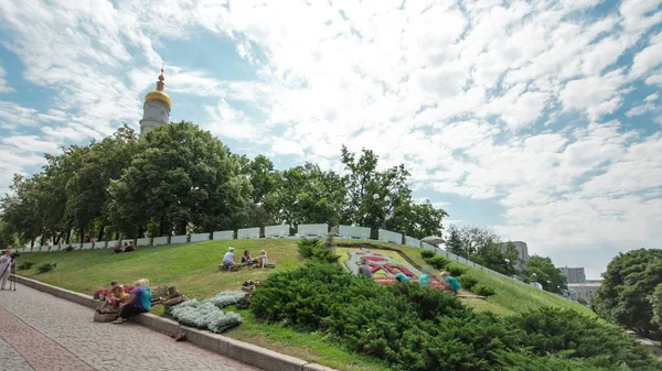 Clocher Cathédrale Assomption Uspenskiy Sobor Hyperlapsus Timelapse Avec Lit Fleurs — Photo