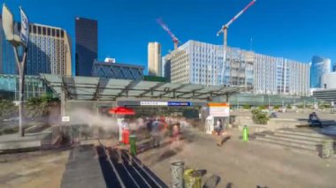 La Defence zaman atlaması panoraması, yüksek gökdelenleri olan iş ve finans bölgesi