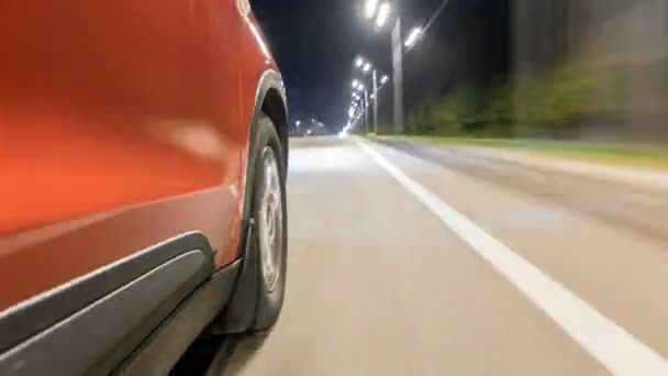 Manejar desde el lado del coche moviéndose en una carretera nocturna timelapse hiperlapso — Vídeo de stock