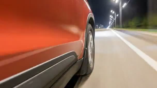 Drivelapse de côté de la voiture se déplaçant sur une autoroute de nuit timelapse hyperlapse — Video
