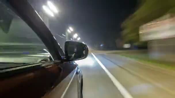 Drivelapse de lado do carro em movimento em uma estrada noturna timelapse hyperlapse — Vídeo de Stock