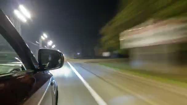 Drivelapse de lado do carro em movimento em uma estrada noturna timelapse hyperlapse — Vídeo de Stock
