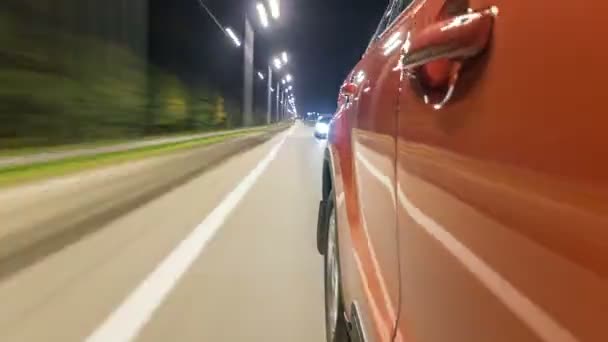 Drivelapse oldalon az autó mozgó-ra egy éjszaka autópálya timelapse hyperlapse — Stock videók
