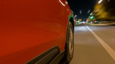 Drivelapse şehir timelapse hyperlapse bir gece Avenue'de hareketli araba tarafındaki