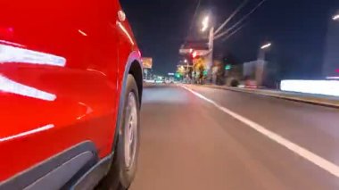 Drivelapse şehir timelapse hyperlapse bir gece Avenue'de hareketli araba tarafındaki