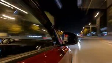 Drivelapse şehir timelapse hyperlapse bir gece Avenue'de hareketli araba tarafındaki