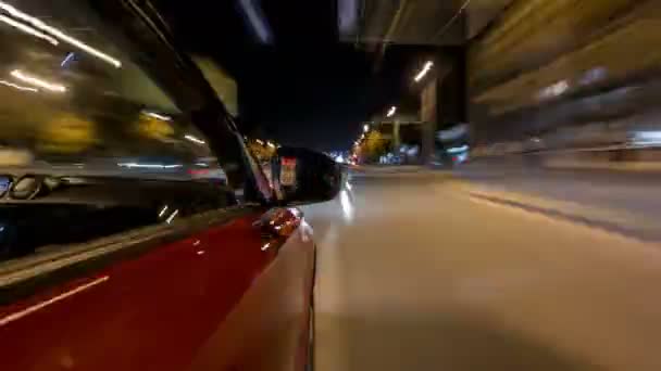 Conducir desde el lado del coche en movimiento en una avenida nocturna en la ciudad hiperlapso timelapse — Vídeos de Stock