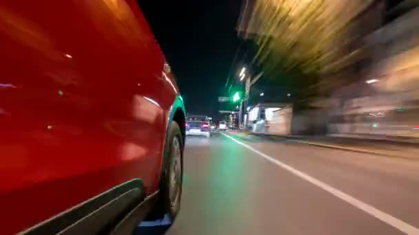 Drivelapse dal lato della macchina in movimento su un viale notturno in città timelapse iperlapse — Video Stock