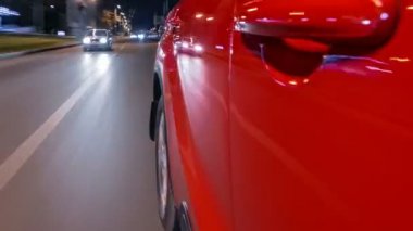 Drivelapse şehir timelapse hyperlapse bir gece Avenue'de hareketli araba tarafındaki