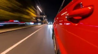 Drivelapse şehir timelapse hyperlapse bir gece Avenue'de hareketli araba tarafındaki