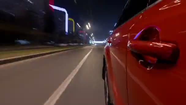 Hızlı sürüş araba Drivelapse kentsel bakmak bir şehir timelapse hyperlapse gece caddede — Stok video