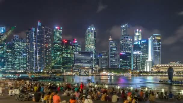 Licht- und Wassershow entlang der Promenade vor der Marina Bay Sand Zeitraffer-Hyperlapse. — Stockvideo