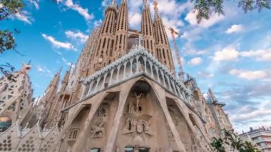Sagrada Familia, Barselona, İspanya, timelapse hyperlapse büyük bir Roma Katolik Kilisesi