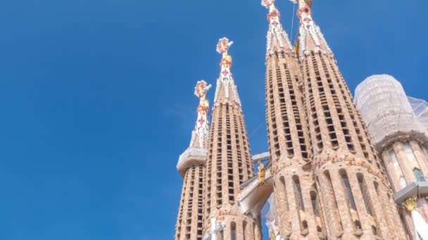 Sagrada Familia, una grande chiesa cattolica romana a Barcellona, Spagna timelapse — Video Stock