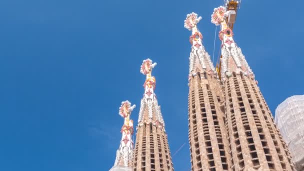 Sagrada família, uma grande igreja católica romana em Barcelona, Espanha timelapse — Vídeo de Stock