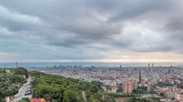 Panoráma a timelapse Barcelona, Spanyolország, nézve a Kármel bunkerek — Stock videók