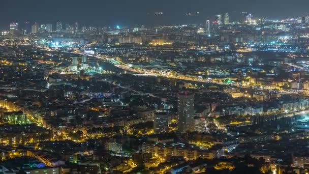 Barcelona och Badalona skyline med tak av hus och havet på den Horisont natt timelapse — Stockvideo