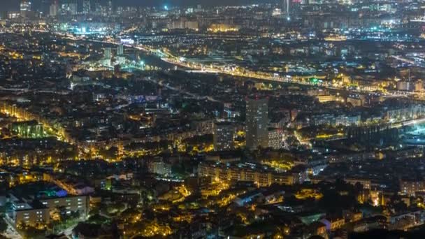 Barcelona i Badalona panoramę z dachów domów i morze na horyzoncie noc timelapse — Wideo stockowe
