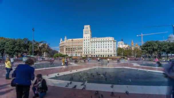 カタルーニャ広場やカタルーニャ広場のタイムラプス hyperlapse バルセロナ中心部の大広場での人々 — ストック動画
