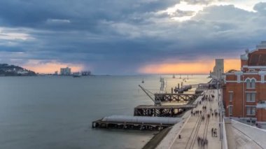Padrao dos Descobrimentos anıt keşifler timelapse ünlü anıt kıyısında River Tagus Lizbon için yükseltilmiş görünümü