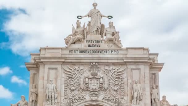 Parte superior del arco triunfal en la Rua Augusta en el timelapse de la Plaza de Comercio en Lisboa, Portugal . — Vídeo de stock