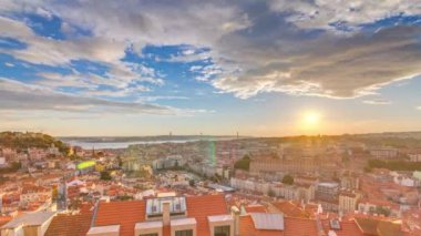 Sonbahar akşam timelapse, Portekiz, kırmızı çatılar ile şehir merkezine günbatımı hava panorama görünümünü, Lizbon