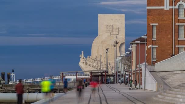 Padrao dos Descobrimentos Monument till upptäckter morgon timelapse berömda monument i Lissabon — Stockvideo