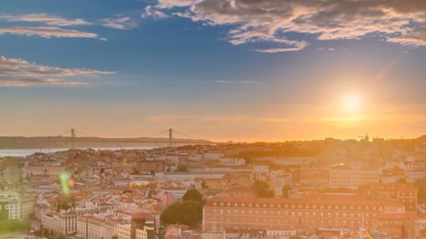 Lisbona al tramonto veduta panoramica aerea del centro città con tetti rossi al timelapse della sera d'autunno, Portogallo — Video Stock