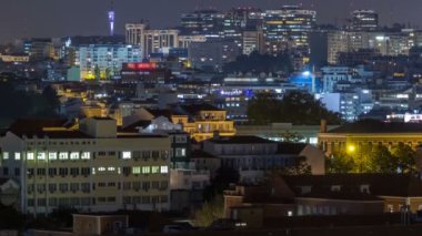 Sonbahar gece timelapse, Portekiz, ışıklı bina ile şehir merkezinin Lizbon hava panorama görünüm