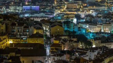 Sonbahar gece timelapse, Portekiz, aydınlatılmış binalar ile şehir merkezinin Lizbon hava panorama görünüm. Sophia de Mello Breyner Andresen bakış açısıyla üstten görünüm